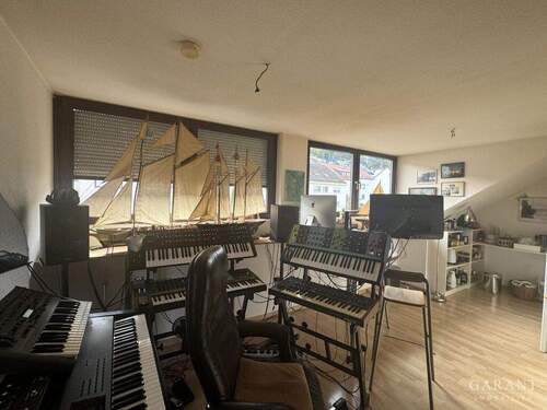 Studiowohnung DG - 1 Zimmer Mehrfamilienhaus, Wohnhaus in Stuttgart