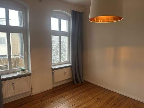 Schlafzimmer - Von Privat, schöne, helle Altbauwohnung in Kreuzberg, 3 Zimmer, Küche, Bad und Balkon im 4. OG