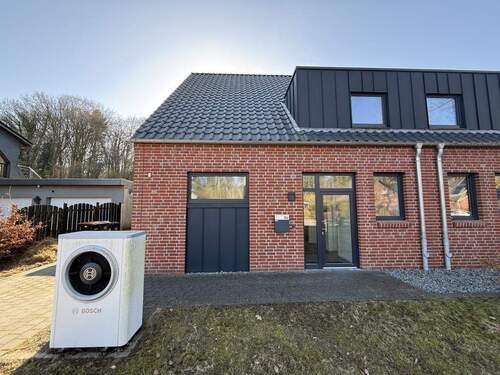 DHH mit Luft-Wärmepumpe - 4 Zimmer Doppelhaushälfte in Groß Kummerfeld