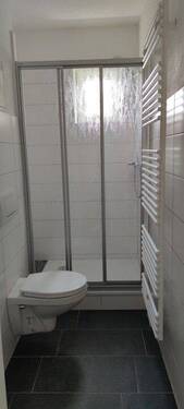 Beispiel Tageslichtbad mit Dusche - 1 Zimmer Etagenwohnung in Brandenburg an der Havel