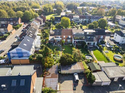 Drohnenansicht Haus Rückseite - 6 Zimmer Reihenmittelhaus in Kaarst / Büttgen
