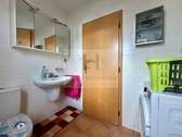 Gäste WC mit Stellplatz Waschmaschine - 