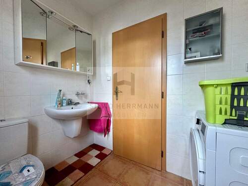 Gäste WC mit Stellplatz Waschmaschine - 