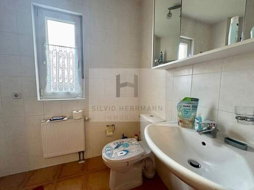 Gäste WC mit Stellplatz Waschmaschine - 