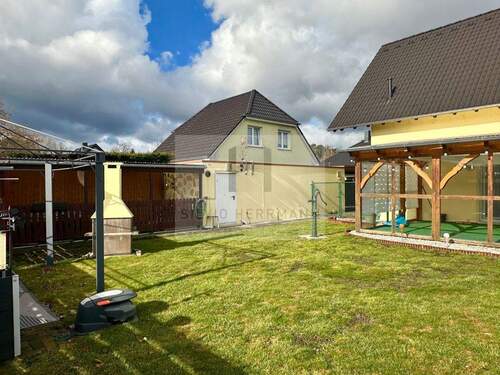 Garage und Grillplatz - 