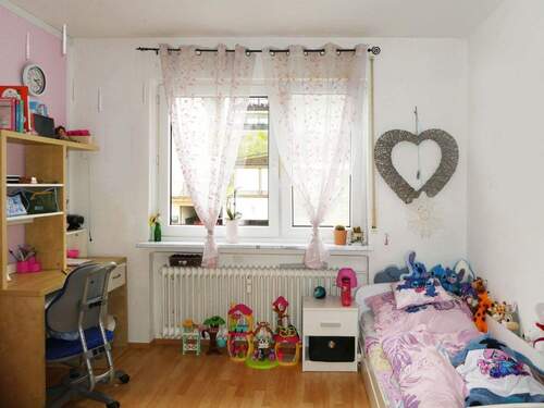 Kinderzimmer/Büro - 