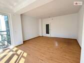 Wohnzimmer - 3 Zimmer Etagenwohnung zur Miete in Burkhardtsdorf