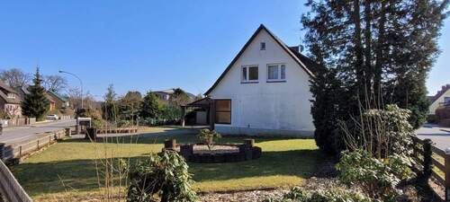 Außenansicht mit Vorgarten - 