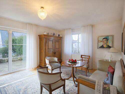 Heller, gemütlicher Wohnbereich mit Terrassenzugang - 6 Zimmer Einfamilienhaus in Leonberg