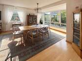 Großzügiges Esszimmer mit Gartenblick - Einfamilienhaus mit 170,00 m&sup2; in Leonberg zum Kaufen