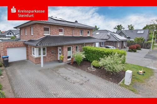 Straßenansicht - Schöne Doppelhaushälfte sucht neuen Eigentümer