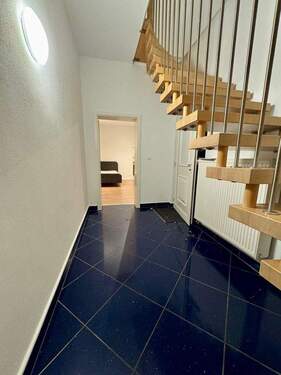 EG Eingang / Flur -Zugang OG - 