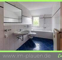 vermietete ETW in Plauen - Bad mit BW und Fenster - Seehausgebiet