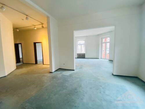 Essbereich + Blick auf Flur + Wohnbereich - 