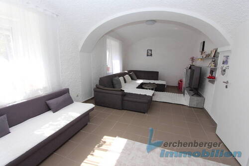 Wohnzimmer - Mehrfamilienhaus, Wohnhaus mit 262,00 m&sup2; in Plattling zum Kaufen