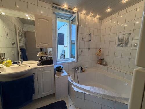 Wohnung EG Bad - 