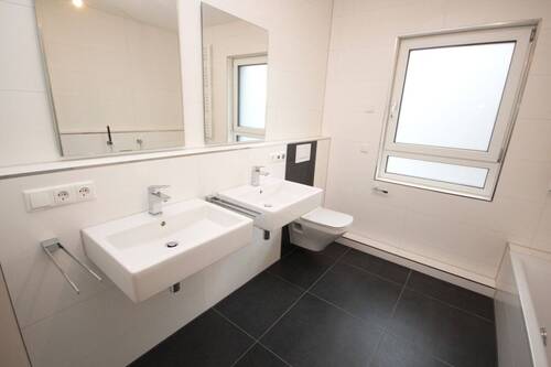 Modernes Tageslichtbad - 