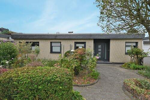 Hausansicht - 5 Zimmer Reihenmittelhaus zum Kaufen in Essen