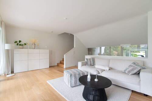 Großzügiges, offenes Wohnzimmer - 4 Zimmer Doppelhaushälfte zum Kaufen in Hamburg