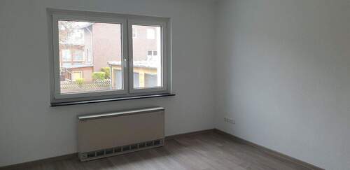 Wohnzimmer - Hübsche, sanierte 3-Zimmer-Erdgeschoss-Wohnung in Langenhagen-Kaltenweide