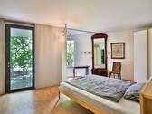 Schönes, helles Schlafzimmer mit Bad en Suite - 