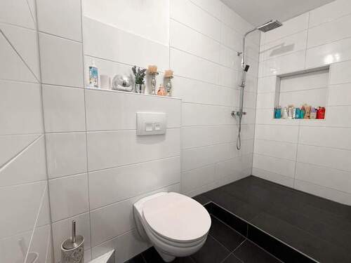 Badezimmer mit Fenster - 