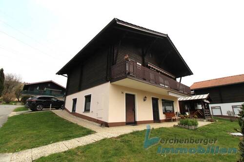 Hausansicht.jpg - Wunderschönes Ferienhaus am Hohen Bogen in Arrach mit Garten.