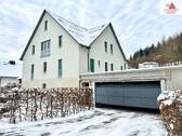 Ansicht mit Garage - 