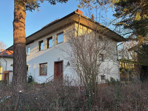 Straßenansicht Haus - 6 Zimmer Doppelhaushälfte zum Kaufen in Berlin