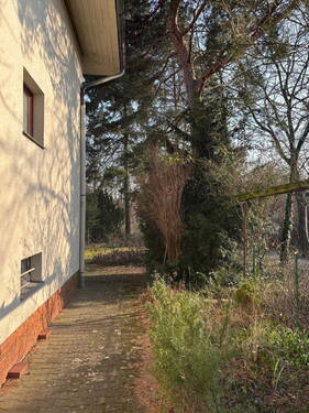 Giebelweg zum Garten - 