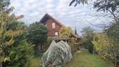 Anwesen Vorderseite mit Wein - 6 Zimmer Einfamilienhaus in Finsterrot