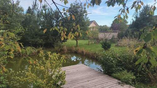 Badeteich mit Holzdeck - 