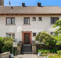 Charmantes MFH mit drei Wohneinheiten, 3 Garagen und Stellplätzen in attraktiver Lage von Neuhof