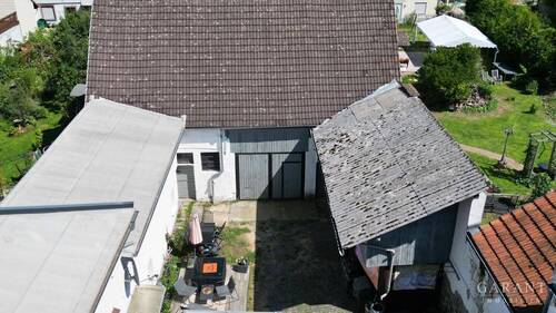 Blick in den Hof - 1 Zimmer Mehrfamilienhaus, Wohnhaus zum Kaufen in Groß-Zimmern