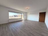 Wohnzimmer mit Balkonzugang - 