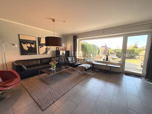 Wohnzimmer mit Terrassezugang - Einfamilienhaus mit 225,90 m&sup2; in Henstedt-Ulzburg zum Kaufen