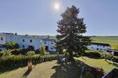 Blick in den Garten mit Aussicht - 