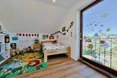 großzügige Kinderzimmer im DG - Schlafbereich - 