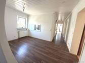 Zimmer/Flur - Großzügig geschnittene 4 Zi. Wohnung über den Dächern mit drei Balkonen