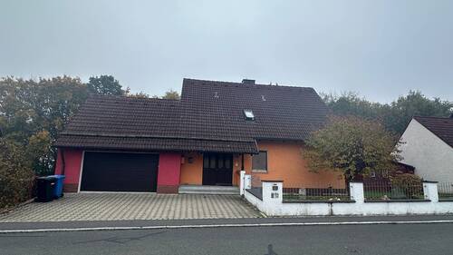Ansicht von Straße / Vorgarten - Schönes Einfamilienhaus in Eschenbach i. d. OPf., ohne Makler