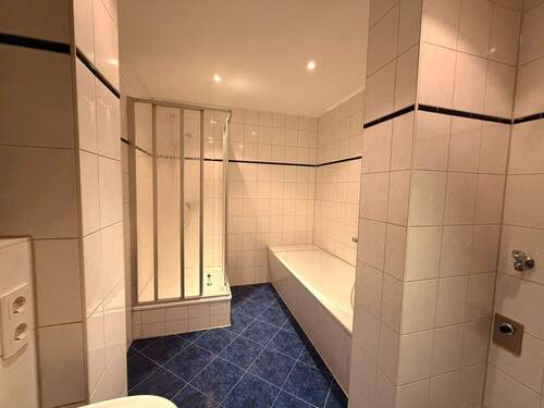 Badezimmer - 4 Zimmer Etagenwohnung zur Miete in Plauen