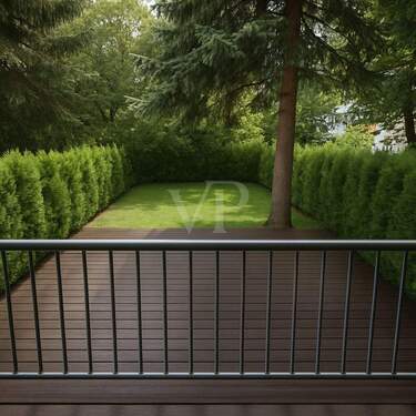 Balkon mit Austritt auf die Terrasse und in den privaten Gartenbereich - 
