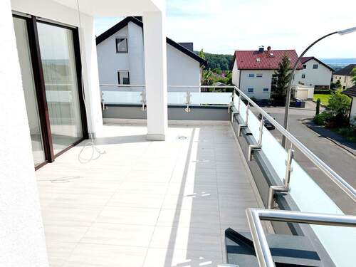 Balkon - Moderne 3-Zimmer Wohnung mit Balkon und Einbauküche in Top Lage