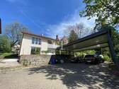 Hof mit Carport - 