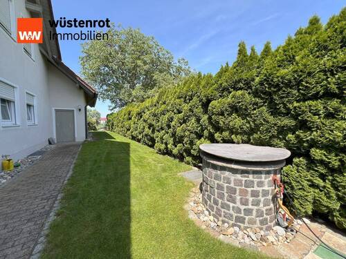 Hinter dem Haus - 