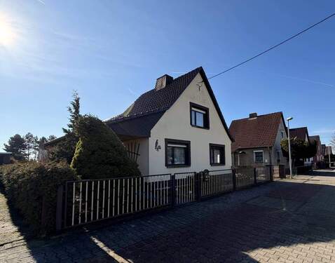 Objektvorderseite - Einfamilienhaus mit 95,70 m&sup2; in Muldestausee zum Kaufen