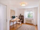 Kinder- oder Arbeitszimmer (KI-generiertes Einrichtungsbeispiel) - 
