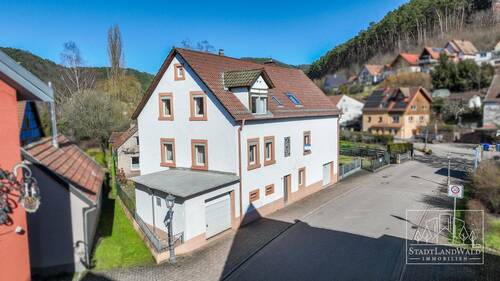 Luftbild - Haus Vorderseite - 6 Zimmer Einfamilienhaus zum Kaufen in Erfweiler