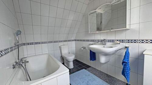 Badezimmer Dachgeschoss - 