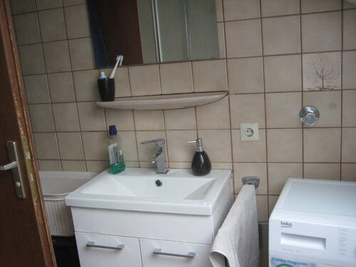linke Seite Bad, re. Dusche - 